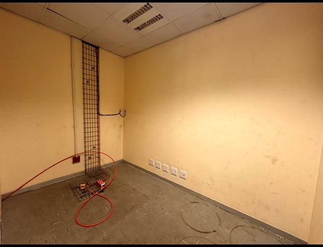 1,207M² OFFICE TO LET IN ROSEBANK